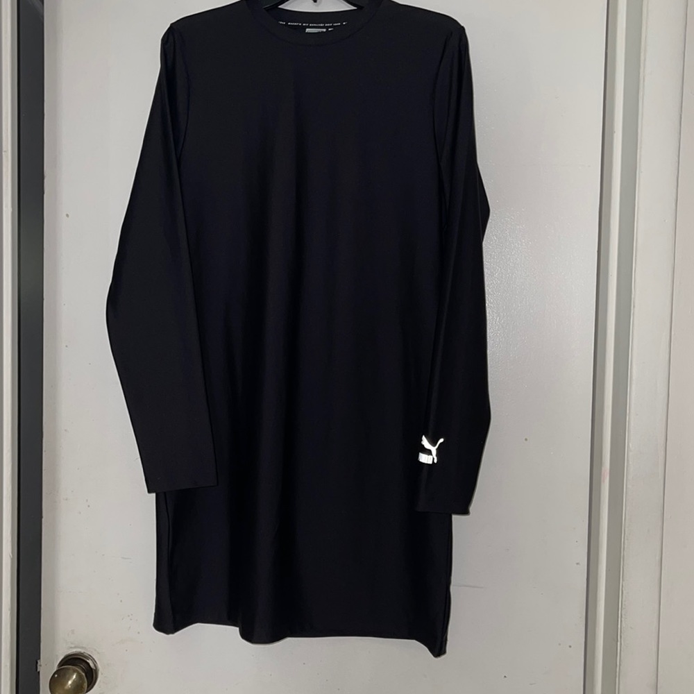 Ladies casual wear dress. The back is fitted around the neck. Never worn.